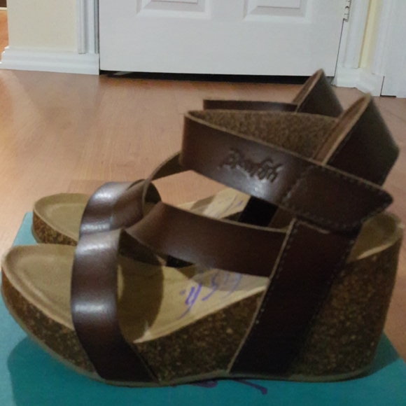 Blowfish Malibu with sexy strap-on shoes - Picture 1 of 6